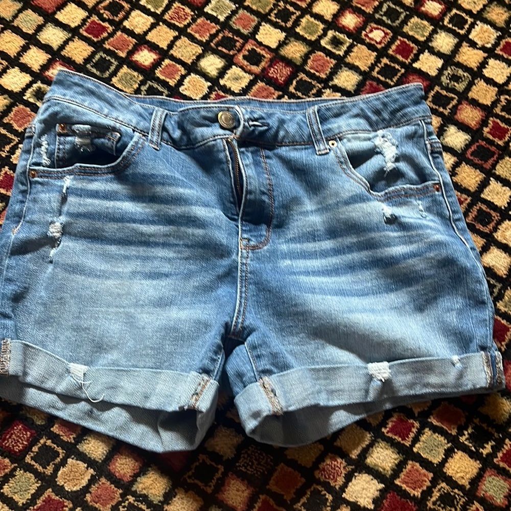 Time and Tru mid-rise soft denim shorts